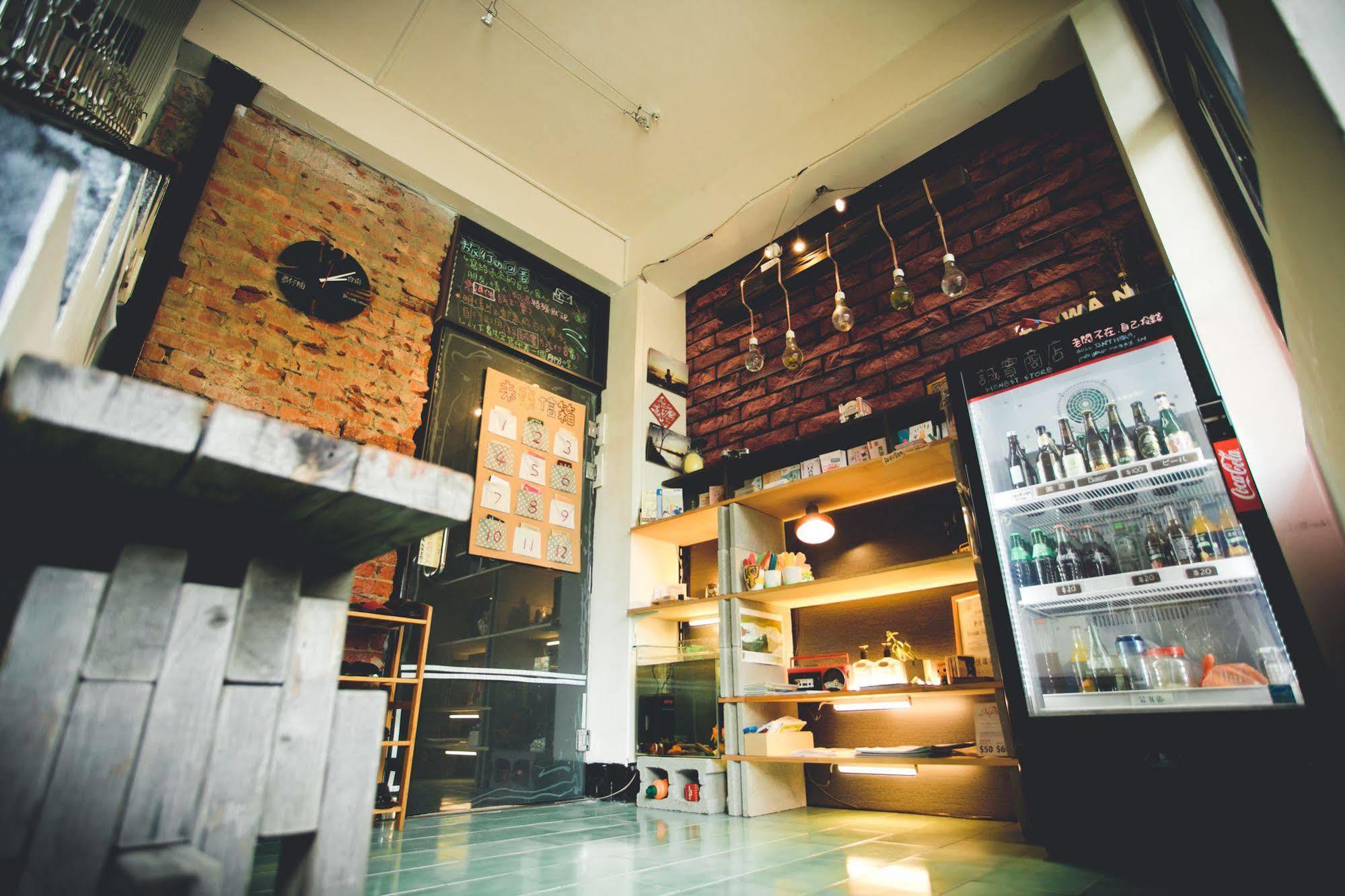 Meng Zi Bu _Dream Corner Hostel Тайнан Екстериор снимка