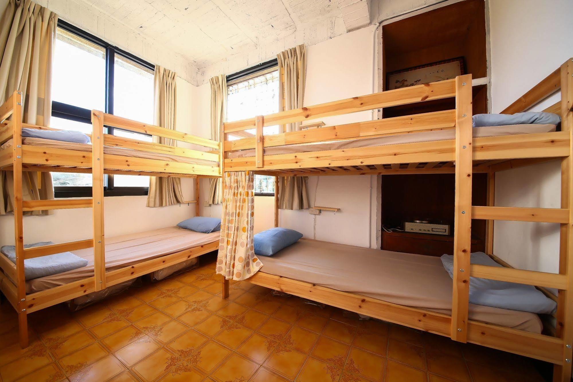 Meng Zi Bu _Dream Corner Hostel Тайнан Екстериор снимка