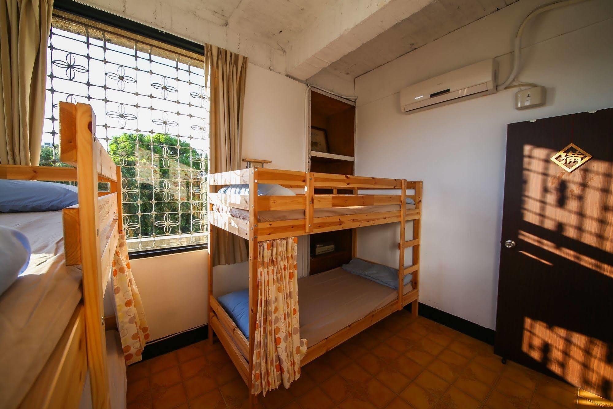 Meng Zi Bu _Dream Corner Hostel Тайнан Екстериор снимка