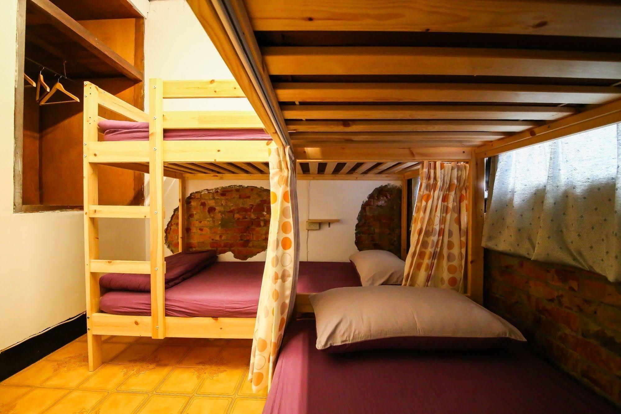 Meng Zi Bu _Dream Corner Hostel Тайнан Екстериор снимка