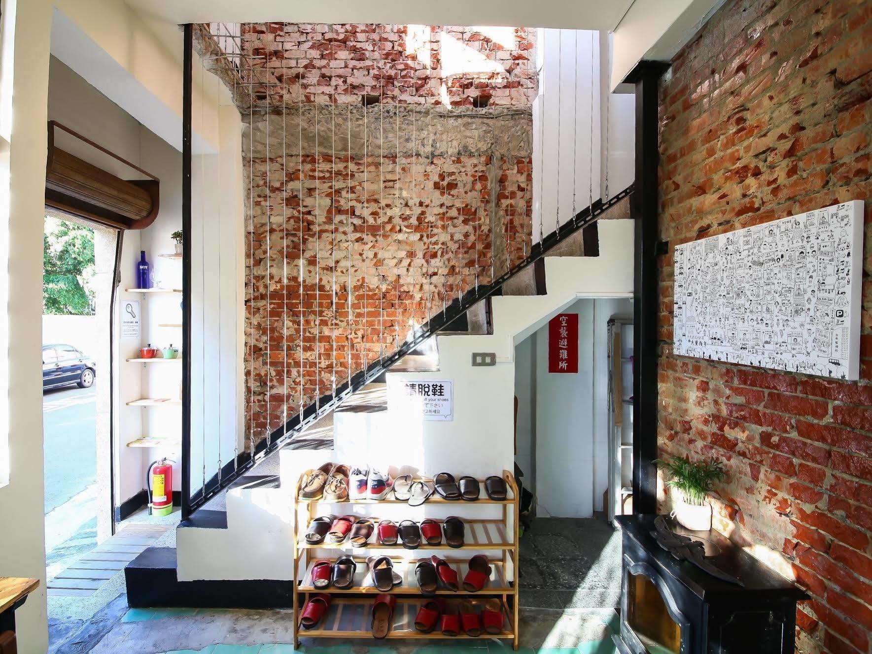 Meng Zi Bu _Dream Corner Hostel Тайнан Екстериор снимка